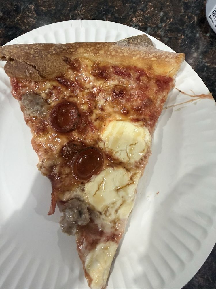 Food from Crispy Crust Pizzeria