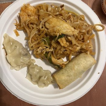 Thai Sushi - Chicken and Shrimp F4, A1. Spring Rolls, and A4. Steam Pot Stickers - Thai Near Me - Helena, Alabama