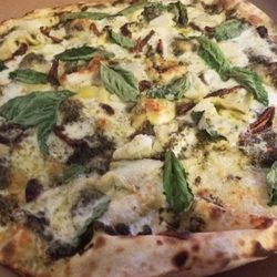 Boo's Ice House & Dog Bar - Dream Dog - pesto, artichokes and basil