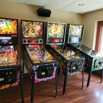Hawkers Bar & Grill - Sports Bars Near Me - Auburn, Washington
