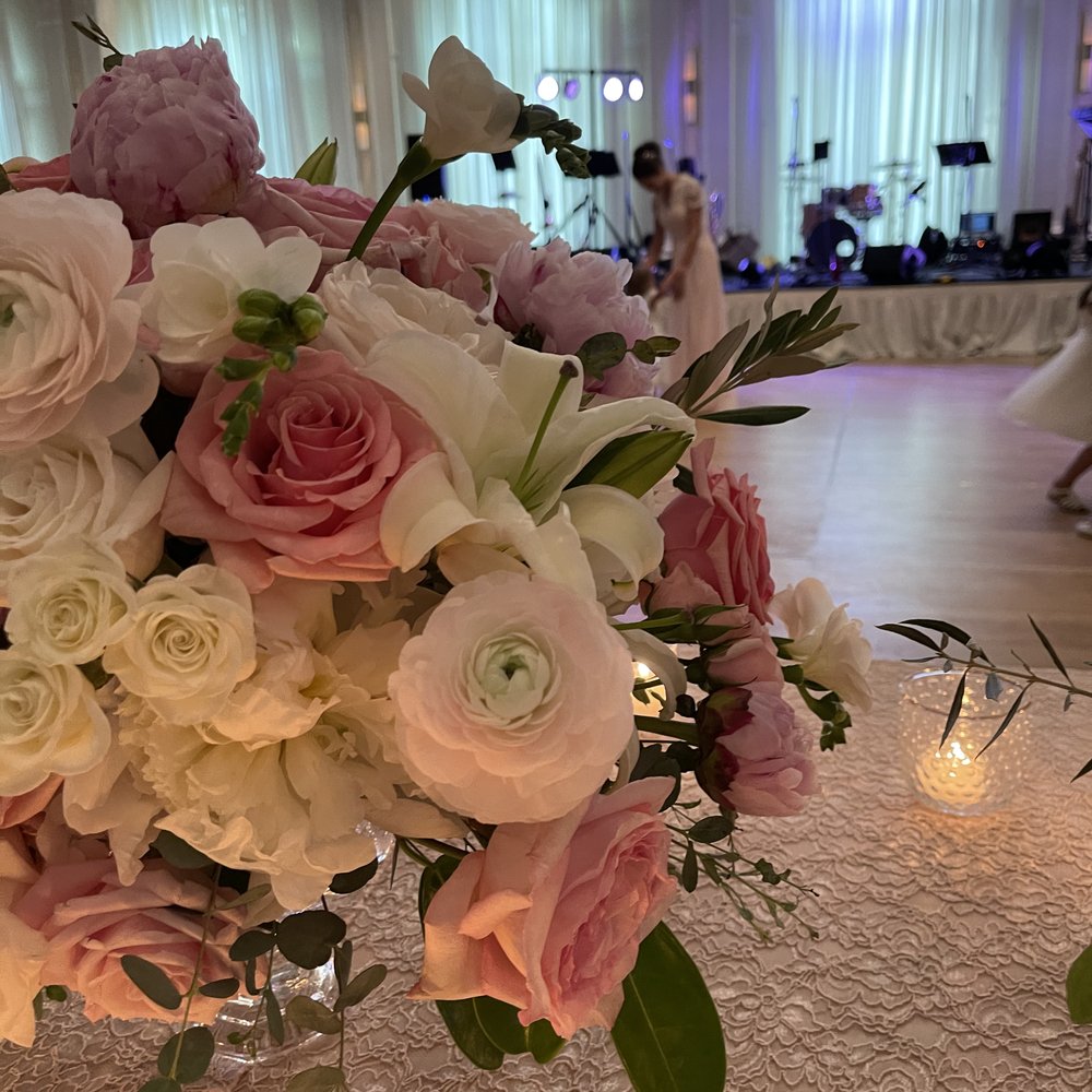 Bruce Wayne Florals - Florists Near Me - St. Petersburg, Florida