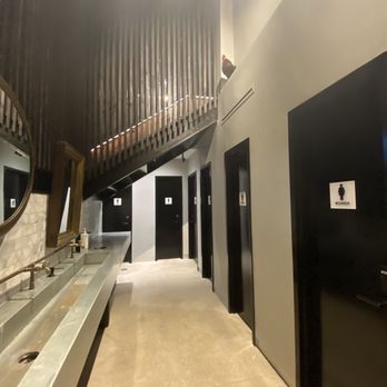 Barn8 - Unisex bathroom - New American Near Me - Goshen, Kentucky