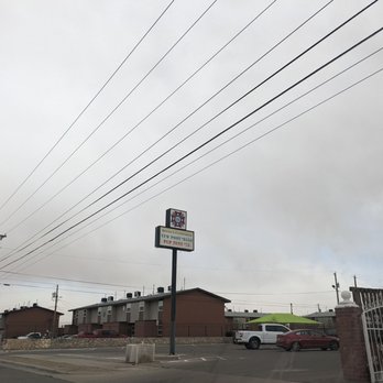 VFW 8550 - a view of a parking lot from a car window - Tacos Near Me - El Paso, Texas VFW 8550 - a view of a parking lot from a car window - Tacos Near Me - El Paso, Texas