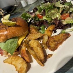 Restaurant du Centre d'Art Marcel Gagnon - Burger du Pecheur
