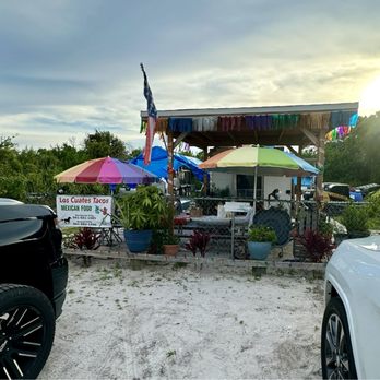 Los Cuates Tacos - Parking, Front - Food Trucks Near Me