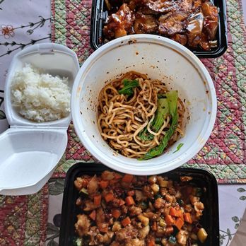 Mom Wong Kitchen - Chinese Near Me - Camarillo, California