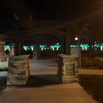 Town Square Park - Parks Near Me - Murrieta, California