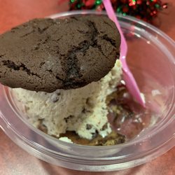 Baskin-Robbins - Warm cookie sandwich