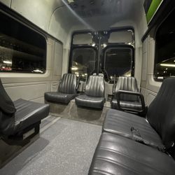 Fast Park & Relax - Clean, well-lit, and safe shuttles