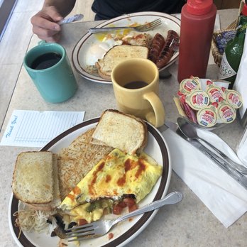 Mom's Kitchen - Diners Near Me - North Bend, Oregon
