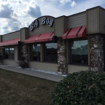 Frisch's Big Boy - the front of the restaurant - Fast Food Near Me - Tiffin, Ohio