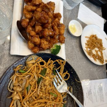 Yum Long - Orange chicken and stirt fry noodles - Chinese Near Me - Monterey Park, California Yum Long - Orange chicken and stirt fry noodles - Chinese Near Me - Monterey Park, California
