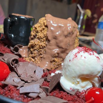 Parkerz - Molten lava chocolate cake - Mediterranean Near Me - Houston, Texas Parkerz - Molten lava chocolate cake - Mediterranean Near Me - Houston, Texas