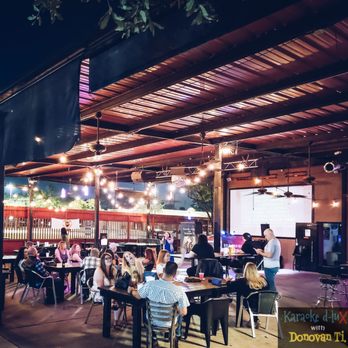 Karaoke d-luX with Donovan Ti  - A nice Thursday evening on the patio. Awesome karaoke and ambience!! - Karaoke Near Me - Houston, Texas