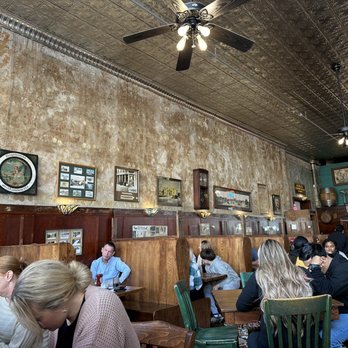 Schilo's - Inside - Delis Near Me - San Antonio, Texas