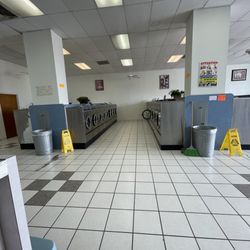 Sunshine Laundromat - 4 row washers
