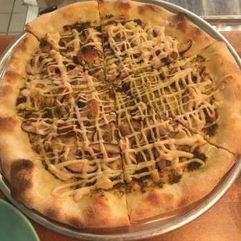 Threadbare Cider House - Build your own (Vegan) pie! Pesto sauce, house-made cashew cheese, mushrooms. On their sourdough crust. Very fresh, just very crispy - Pizza Near Me - Pittsburgh, Pennsylvania