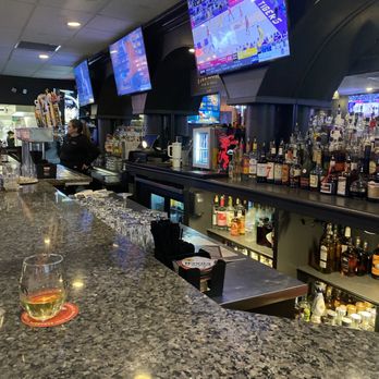 Taylor's Pub at Greenbriar - the bar and the televisions - Pubs Near Me - Indianapolis, Indiana