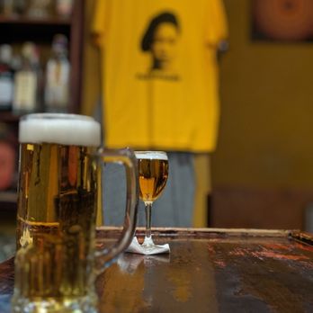 Poë - POË GRANADA T-shirts - Pubs Near Me - Granada, GR