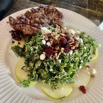 Mad Chef Kitchen And Bar - Kale Waldorf with Steak - New American Near Me - Ellicott City, Maryland