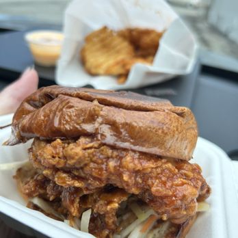 Chen Chens - Schezwan chicken sandwich - Chicken Shop Near Me - Toronto, Ontario