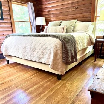 Lovingston Winery - Cabin master bedroom - Wineries Near Me - Lovingston, Virginia Lovingston Winery - Cabin master bedroom - Wineries Near Me - Lovingston, Virginia