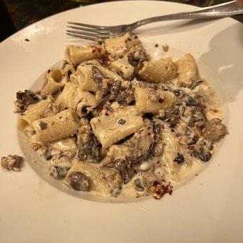 Trattoria Amici - Rigatoni Alla Norcina truffle oil and sausage and mushrooms..best combo ever - Italian Near Me - Glendale, California Trattoria Amici - Rigatoni Alla Norcina truffle oil and sausage and mushrooms..best combo ever - Italian Near Me - Glendale, California
