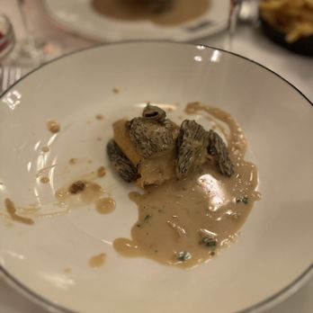 Le Petit Lutetia - Farm chicken with morels cream sauce - French Near Me - PARIS, 75 Le Petit Lutetia - Farm chicken with morels cream sauce - French Near Me - PARIS, 75