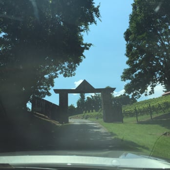 Chateau O'Brien at Northpoint - Entrance - Wineries Near Me - Markham, Virginia Chateau O'Brien at Northpoint - Entrance - Wineries Near Me - Markham, Virginia