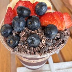 Oakberry Acai - Crunchy bowl with banana