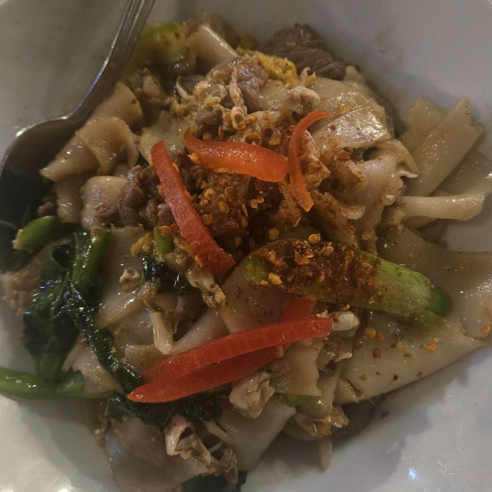 Daek Thai  - Pad see ew with beef. Tasty - Thai Near Me - Miami, Florida