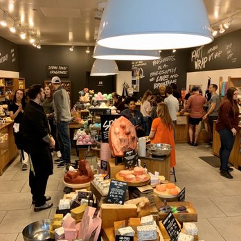 Lush - Inside - Cosmetics & Beauty Supply Near Me - Arlington, Virginia