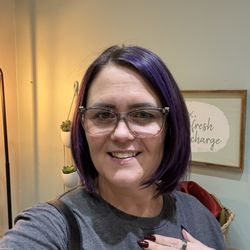 V1 Salon - Fresh haircut and color