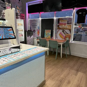 Rock N Roll Ice Cream - Ice Cream & Frozen Yogurt Near Me - Brampton, Ontario