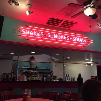 Mel's Hard Luck Diner - Fountain! - Diners Near Me - Branson, Missouri
