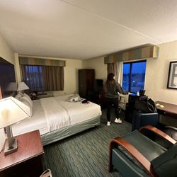 La Quinta by Wyndham Boston Somerville - King size bedroom