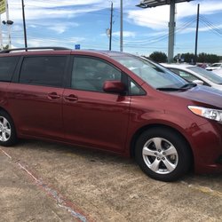 Hertz Rent A Car - Minivan rented from Hertz for our family vacation.