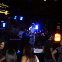 Shannan's Pub - The band