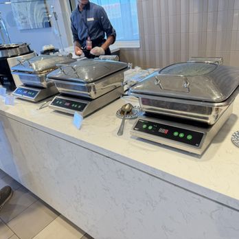 The Club ATL - Hot food - Airport Lounges Near Me - Atlanta, Georgia The Club ATL - Hot food - Airport Lounges Near Me - Atlanta, Georgia