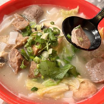 Starlight Kitchen - Fish noodle soup with original fish soup, beef ball, and beef brisket ($16.98) - Chinese Near Me - Vancouver, British Columbia Starlight Kitchen - Fish noodle soup with original fish soup, beef ball, and beef brisket ($16.98) - Chinese Near Me - Vancouver, British Columbia