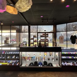 Lavish Vapor & CBD - The largest selection of premium disposables.