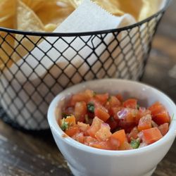 Casa Lola Kitchen de Mexico - Chips and Pico de Gallo