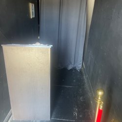The Hollywood Comedy - Entrance