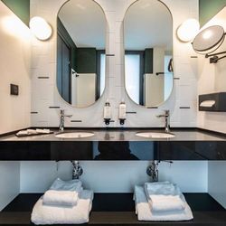 Best Western Hôtel Crystal - Best Western Plus Crystal Hotel and Spa Deluxe Room Bathroom