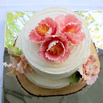 Paty's Cakes - a cake with flowers on top - Bakeries Near Me Paty's Cakes - a cake with flowers on top - Bakeries Near Me