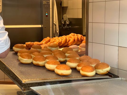 Schmalznudel - Cafe Frischhut by null