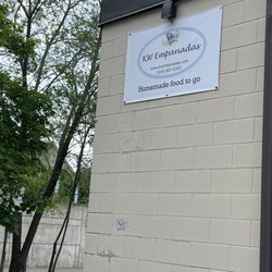 KW Empanadas - Sign to assist finding the kitchen
