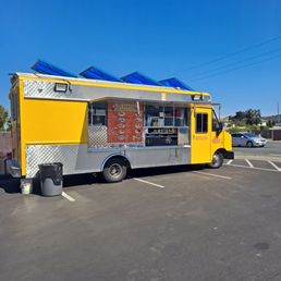 Los Magos truck