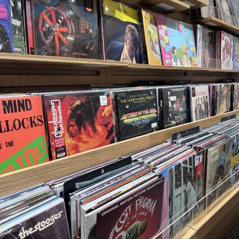 Barnes & Noble - Vinyl - Bookstores Near Me - Sunrise, Florida