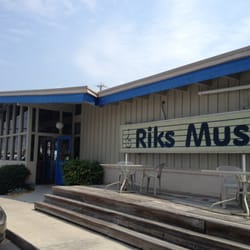 Riks Music & Sound - Front of Rik's Music